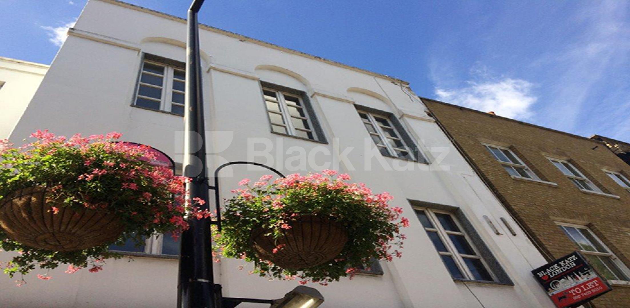 Superbly located  Union Street, London Bridge